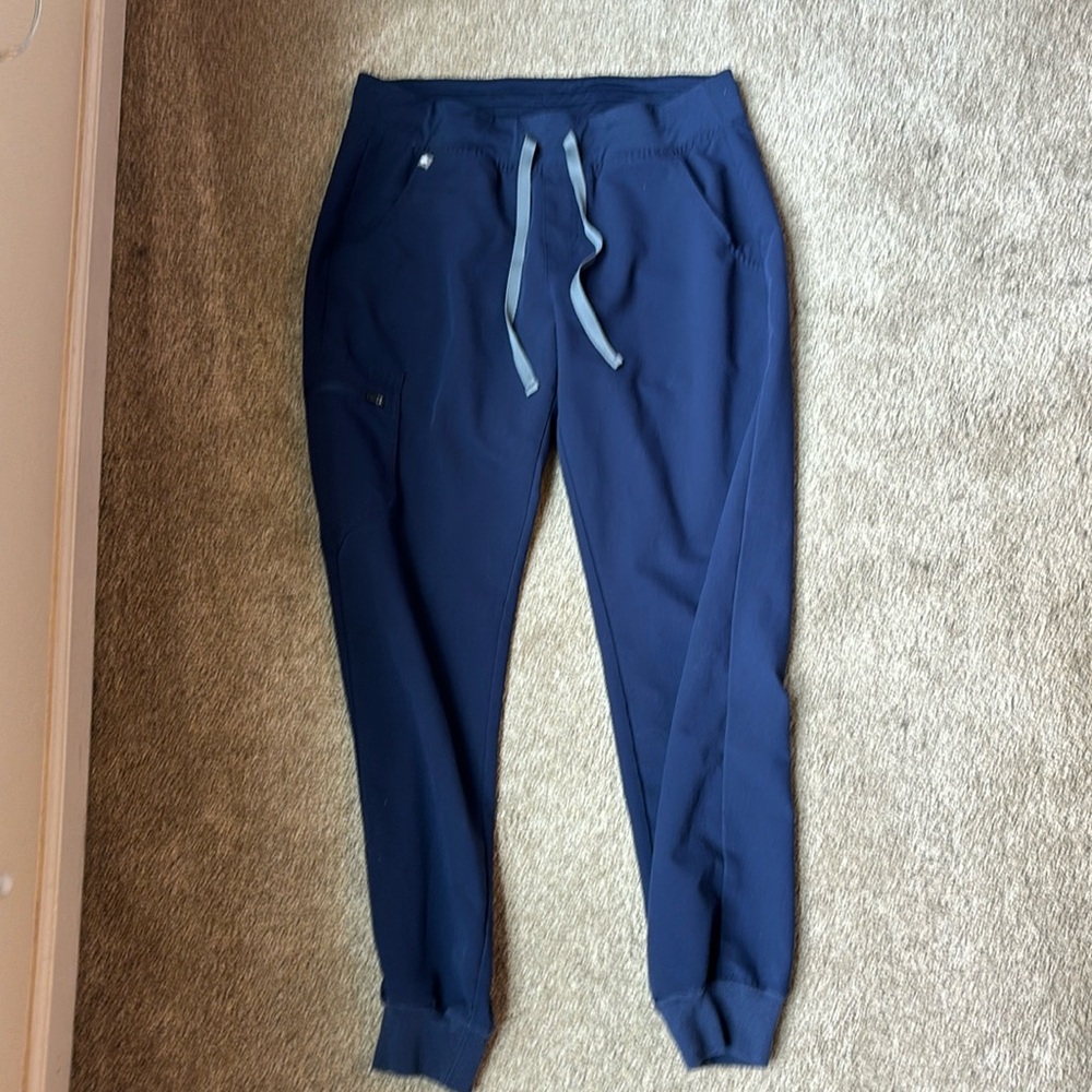 Like new figs medium navy joggers